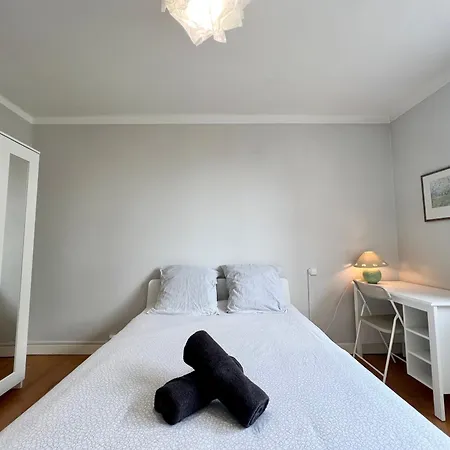 Apartment Paisible T3 Proche Metro, Wi-fi & Terrasse Privee