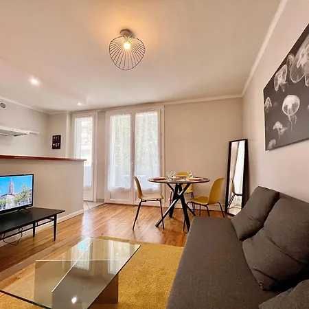 Apartment Paisible T3 Proche Metro, Wi-fi & Terrasse Privee