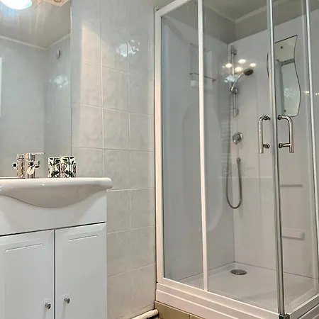 Paisible T3 Proche Metro, Wi-fi & Terrasse Privee Appartement